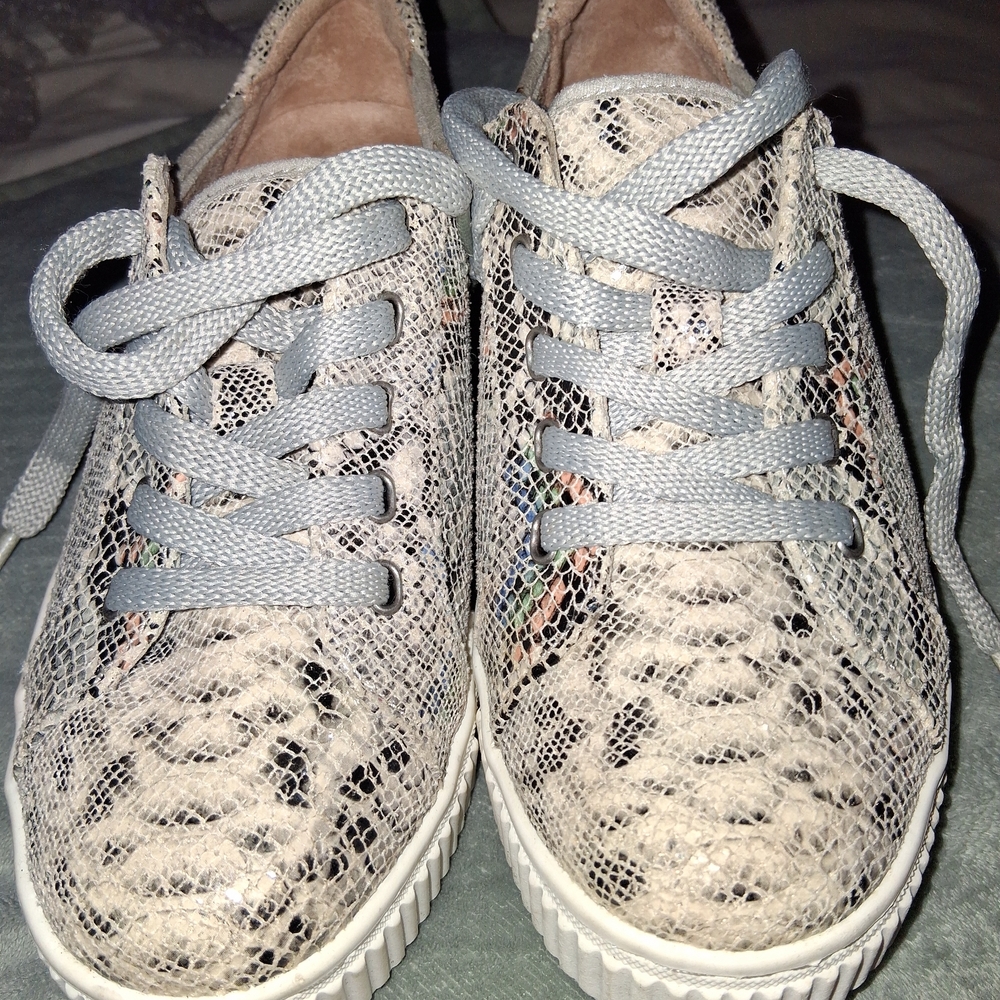 Chic Snakeskin Pattern Sneakers - image 4